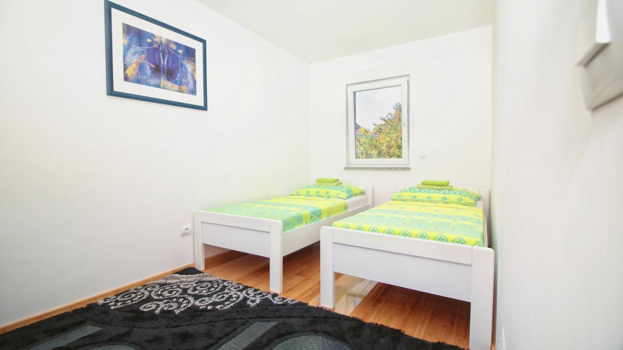 Guesthouse Esma 罗维尼 外观 照片