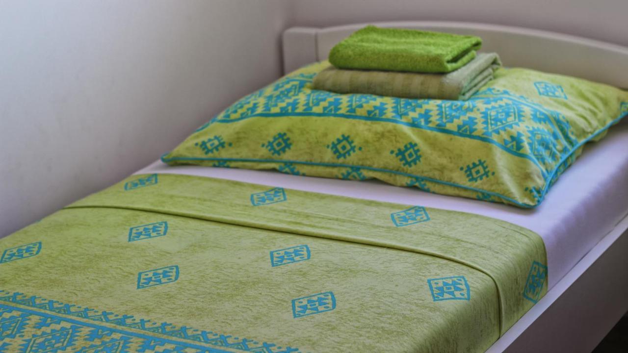 Guesthouse Esma 罗维尼 外观 照片